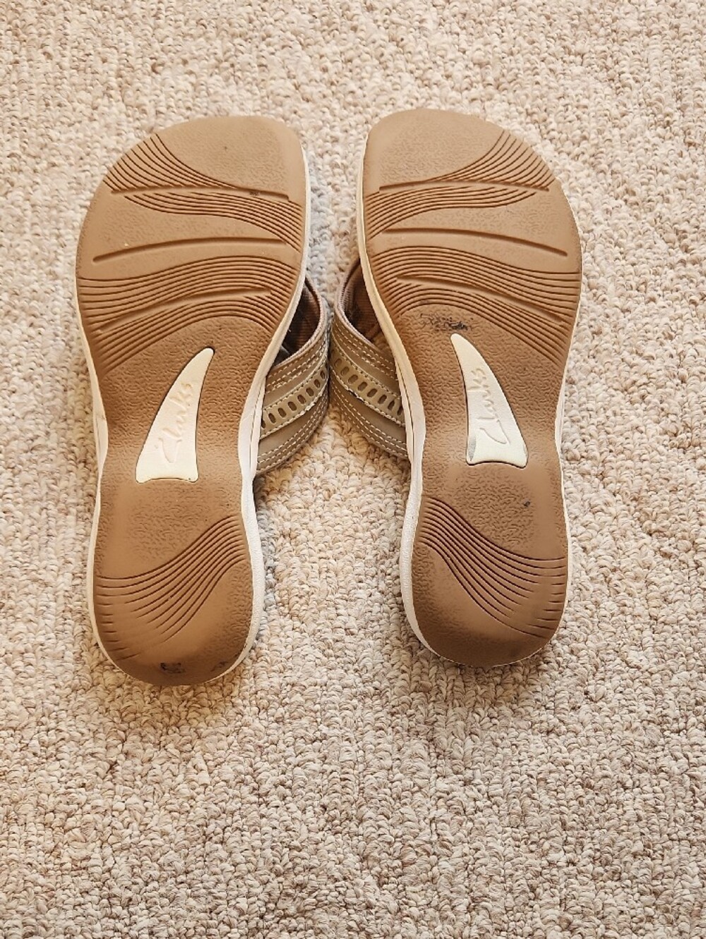 Clarks Women's Beige Floral Comfort Thong Sandals 9 - Picture 6 of 6